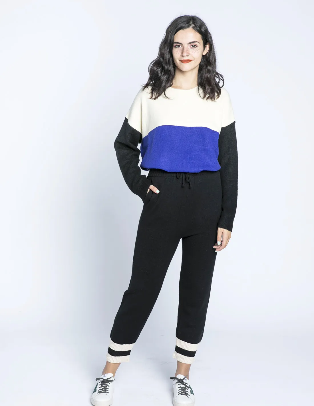 PANTALON JOGGER PUNTO NEGRO SKATIE