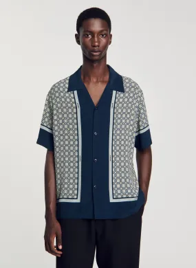 SANDRO Camisa fluida con cuello cubano estampado en azul