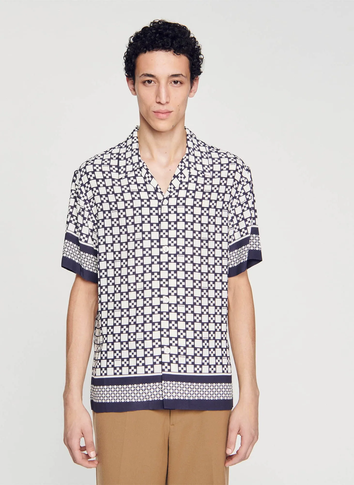 SANDRO Camisa recta con cuello clásico y estampado en multicolor